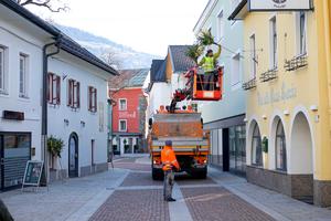 Stadtgemeinde Lienz und Lebenshilfe Osttirol sorgen für Frühlingsboten in der Innenstadt
